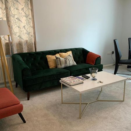 2 Bedroom Apartment Near Southfields Лондон Екстериор снимка