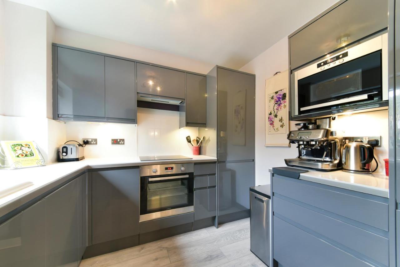 2 Bedroom Apartment Near Southfields Лондон Екстериор снимка