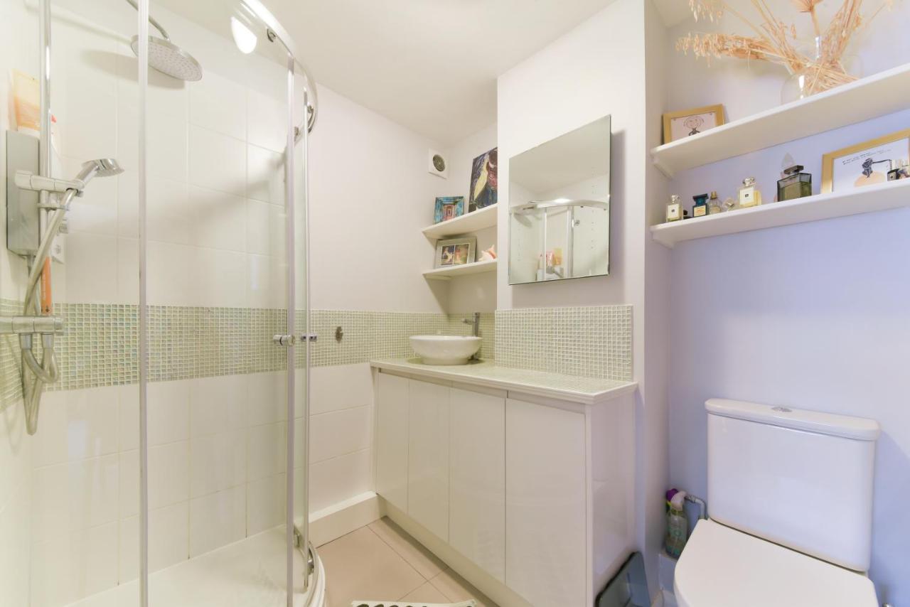 2 Bedroom Apartment Near Southfields Лондон Екстериор снимка