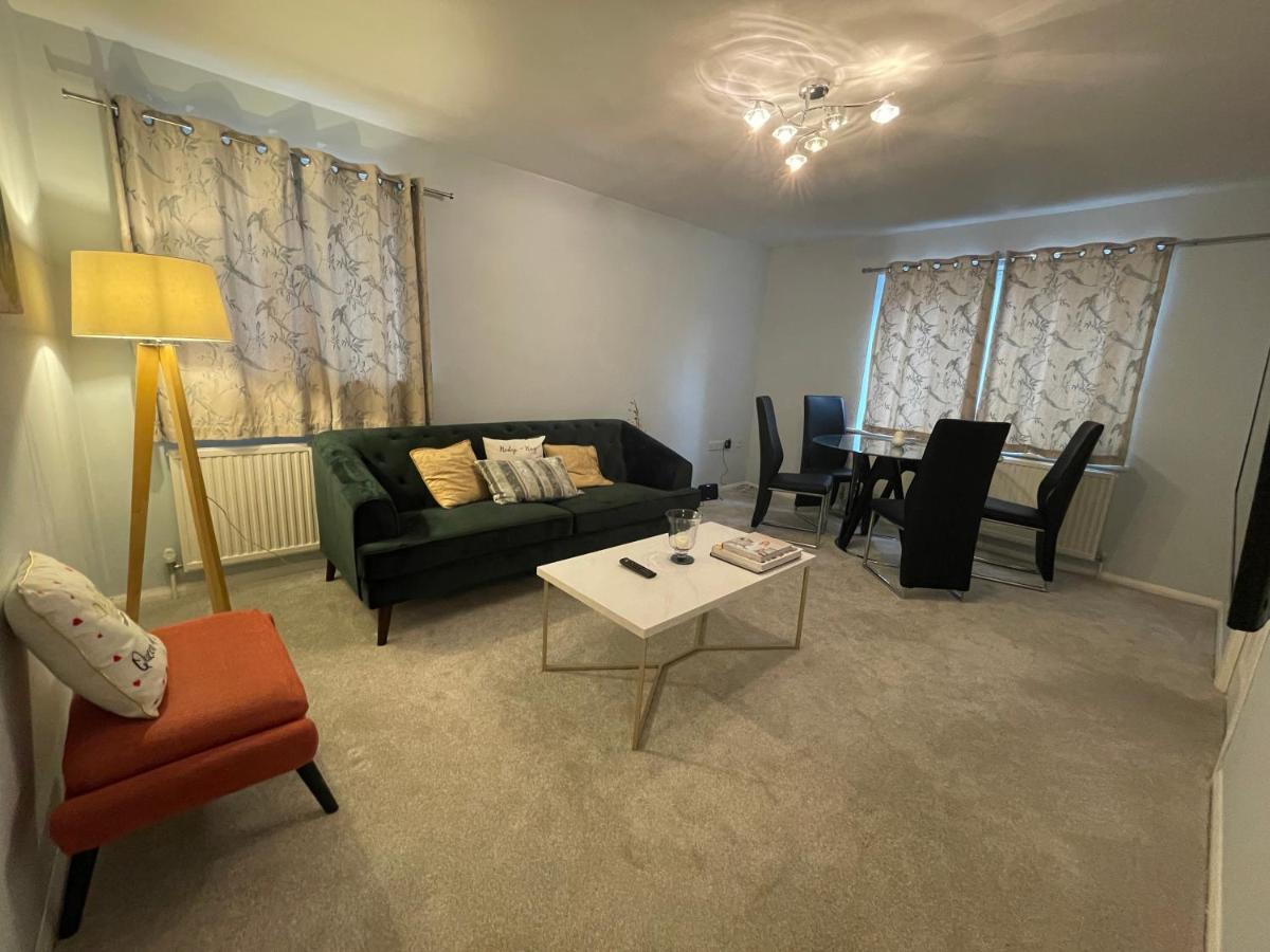 2 Bedroom Apartment Near Southfields Лондон Екстериор снимка