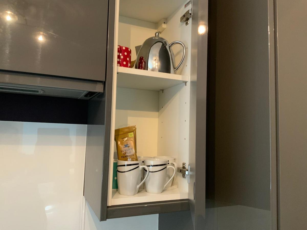 2 Bedroom Apartment Near Southfields Лондон Екстериор снимка