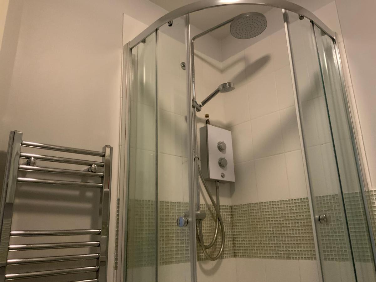 2 Bedroom Apartment Near Southfields Лондон Екстериор снимка