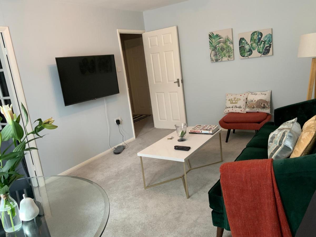 2 Bedroom Apartment Near Southfields Лондон Екстериор снимка