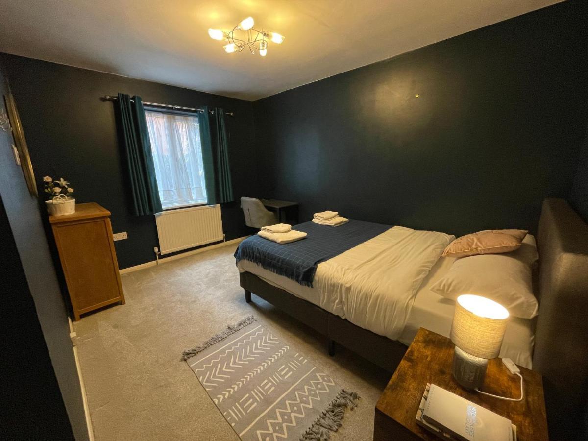 2 Bedroom Apartment Near Southfields Лондон Екстериор снимка