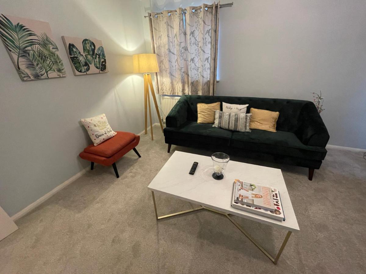 2 Bedroom Apartment Near Southfields Лондон Екстериор снимка