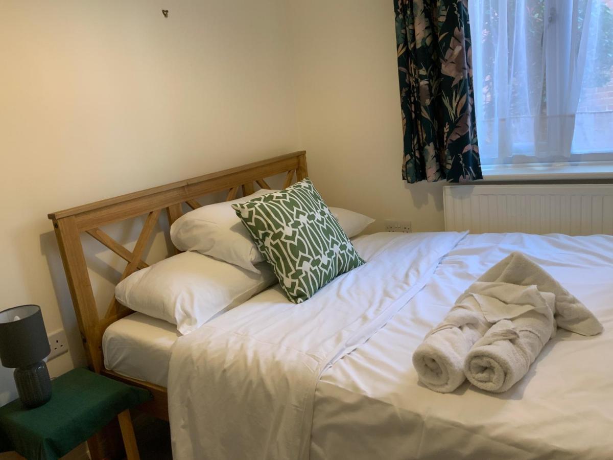 2 Bedroom Apartment Near Southfields Лондон Екстериор снимка