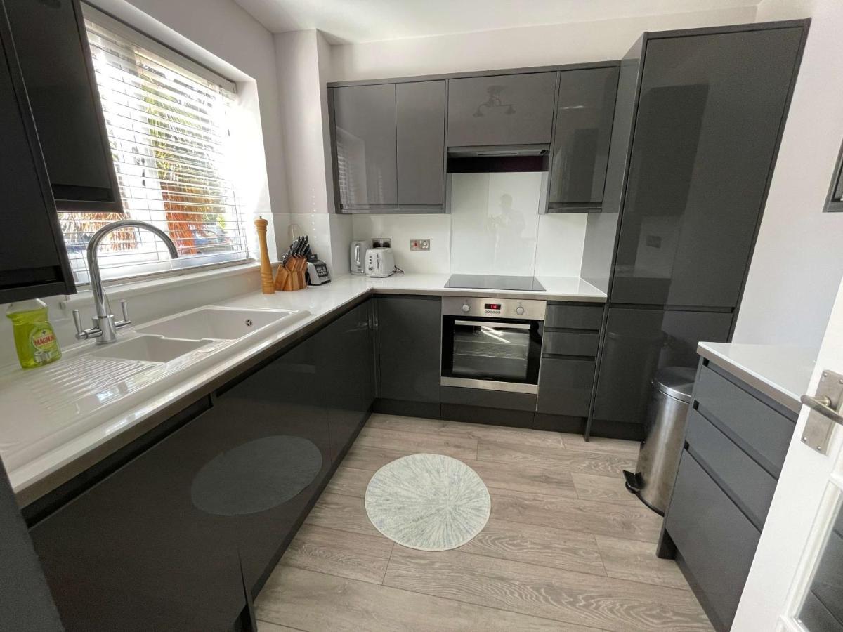 2 Bedroom Apartment Near Southfields Лондон Екстериор снимка